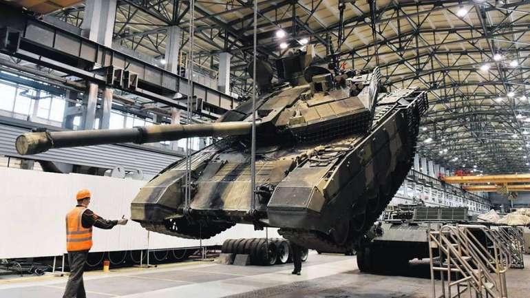 Рашистський Т-90М "Прорив", що буквально "нафарширований" різного роду електронікою, ілюстративне фото довоєнних часів