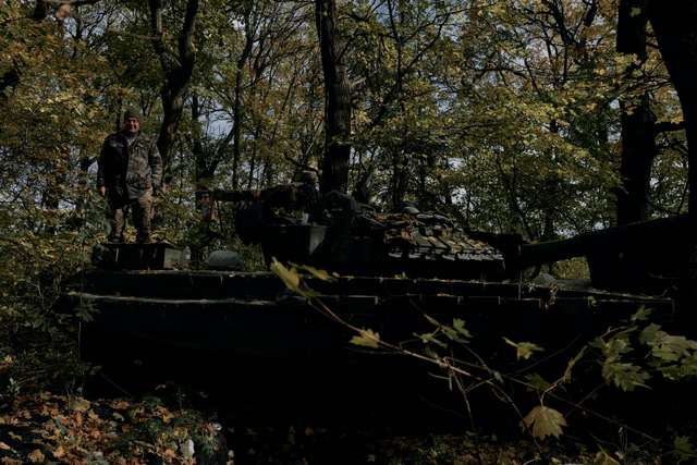 Українські танкісти прицільно влучають в окупантів на Донеччині_1