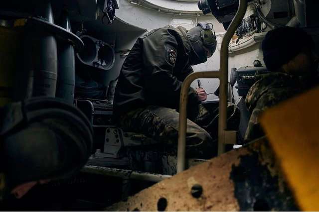 Українські танкісти прицільно влучають в окупантів на Донеччині_3