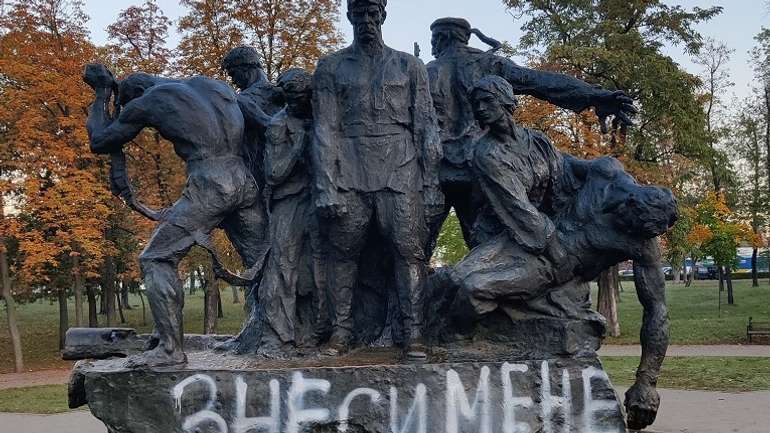 Кияни вимагають від Кличка демонтувати пам'ятник російським окупантам