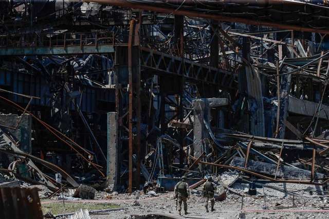 Російські солдати у зруйнованому металургійному комбінаті «Азовсталь» у Маріуполі