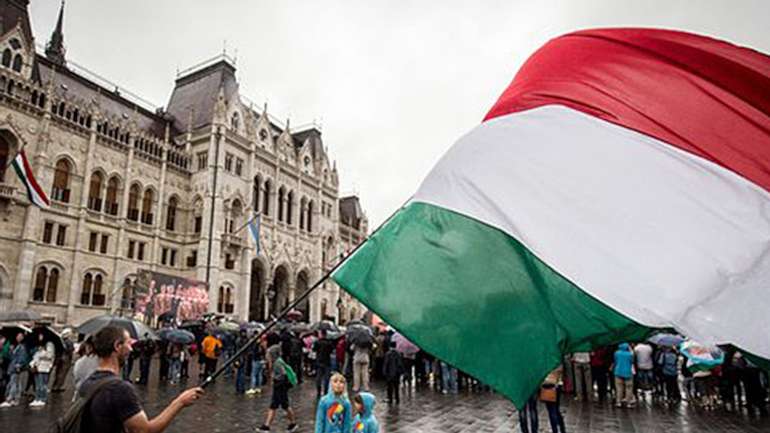 Угорщина заблокувала новий пакет допомоги Україні на 18 мільярдів, – Bloomberg
