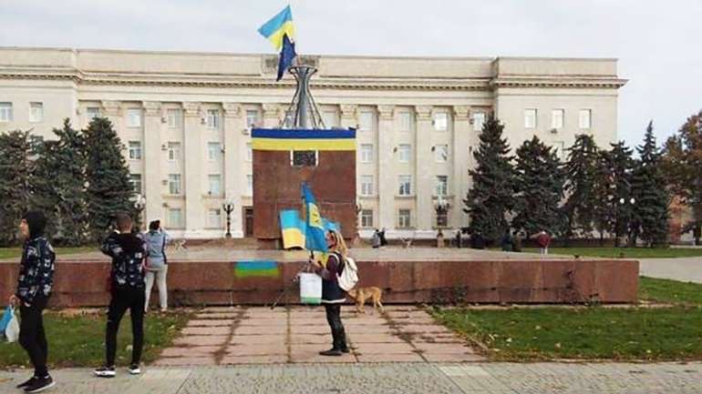 Жодних «домовленостей» по Херсону не існує, українці з боєм повертають своє