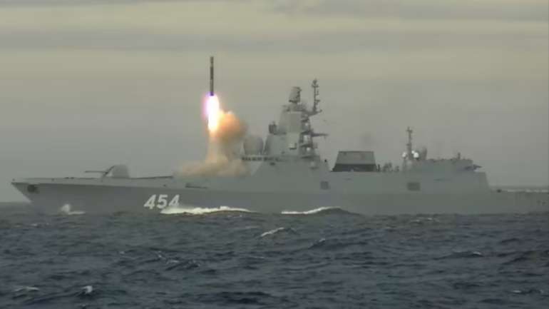 Випробування російської гіперзвукової крилатої ракети «Циркон» у Баренцевому морі. Такою ракетою може бути розгорнутий ядерний електромагнітний імпульс для виведення з ладу електричних ланцюгів в Україні