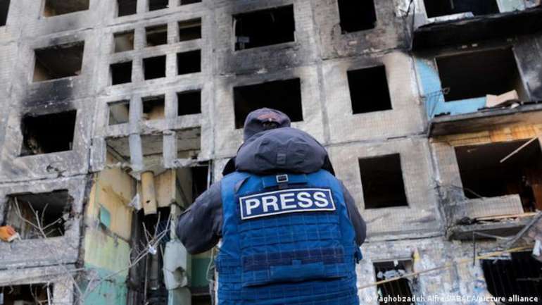 ЗМІ закликають владу повернути акредитацію медіа, які висвітлювали події в Херсоні