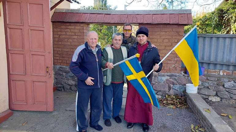 Добровольці зі Швеції допомогли звільнити село Старошведське на Херсонщині