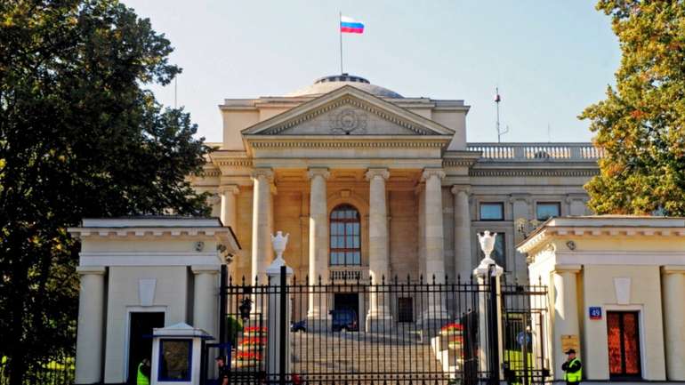 Біля посольства рф у Варшаві з’явилась Алея жертв російської агресії
