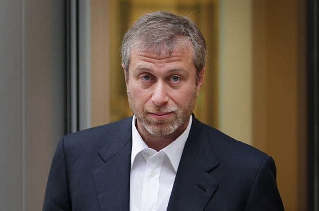 Російський олігарх Роман Абрамович неодноразово заперечував будь-які фінансові зв'язки або тісні контакти з путіним