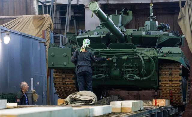 Фарбування Т-90М на заводі,