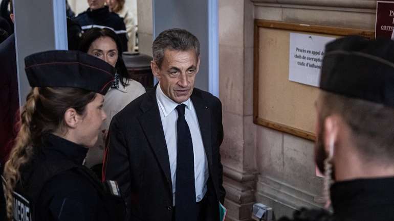 Колишній президент Франції знову постав перед судом