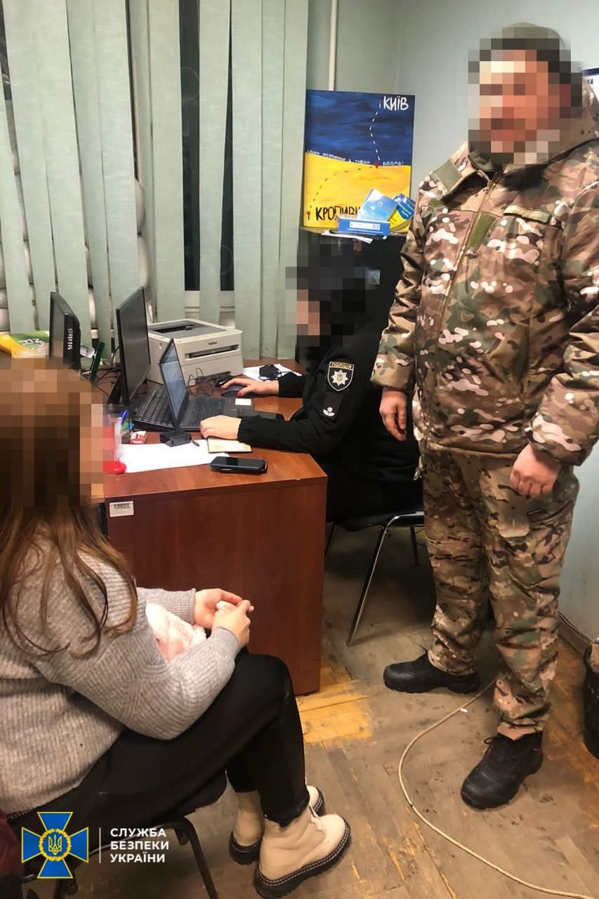 СБУ у Києві затримала чиновницю з Куп’янська, яка працювала на загарбників_1