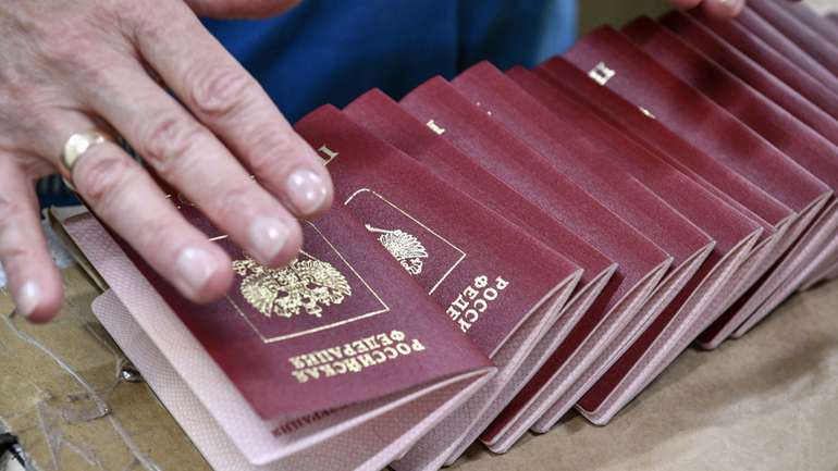 ЄС затвердив рішення не приймати закордонні паспорти рф, що видані на окупованих територіях