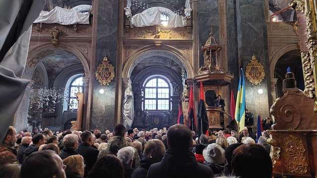 Україна провела в останню путь нескореного Юрія Шухевича_1
