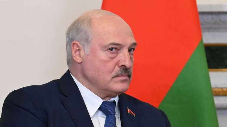 Лукашенко перебуває у страшній розтяжці