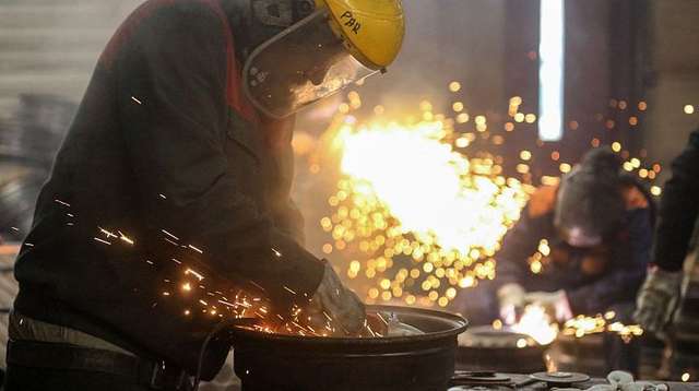 Литовці перетворюють вживані автозапчастини на печі, щоб зігріти українців_1