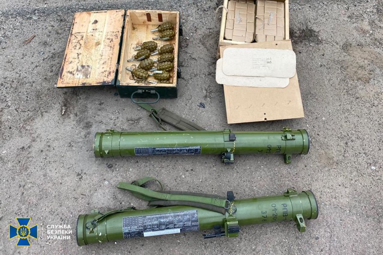 СБУ знайшла заховані арсенали окупантів у Чернігівській області_1