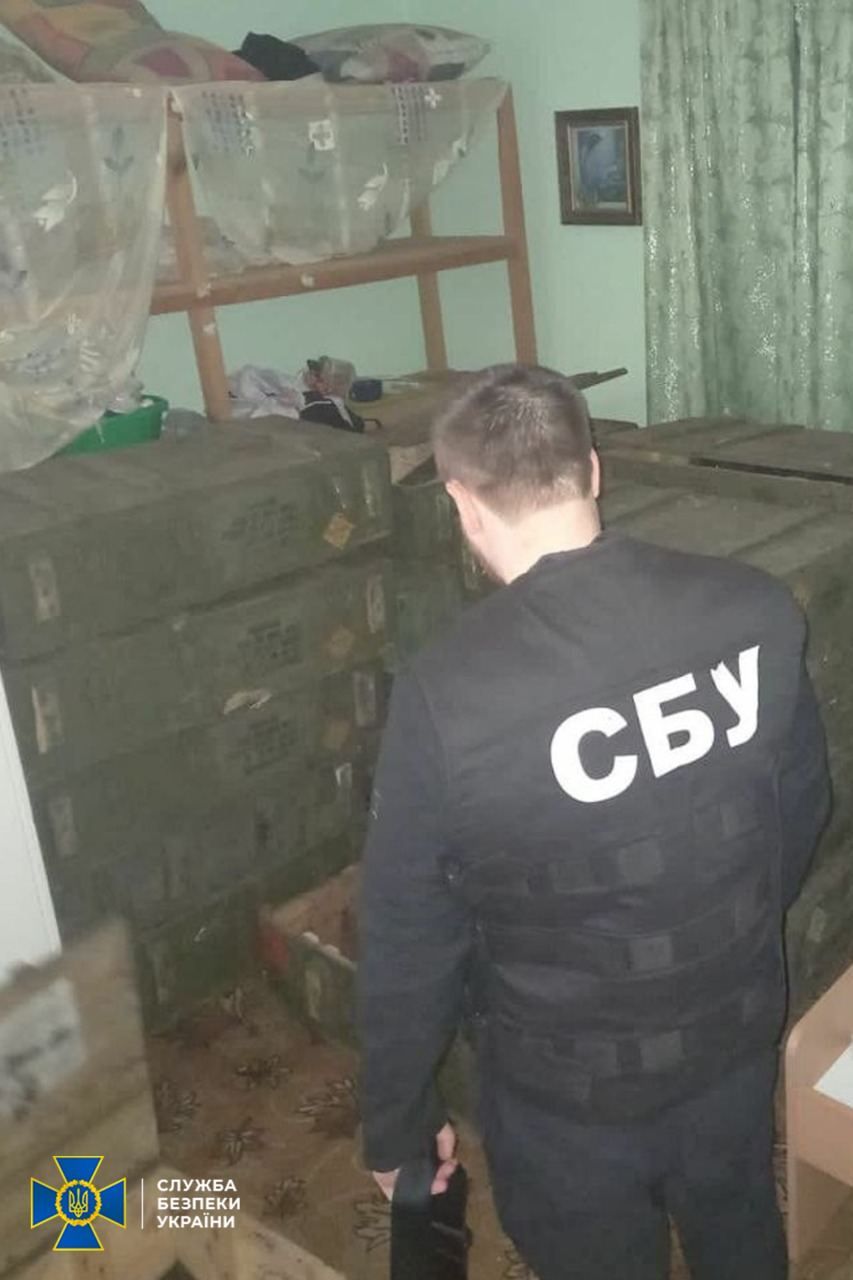 СБУ знайшла заховані арсенали окупантів у Чернігівській області_2