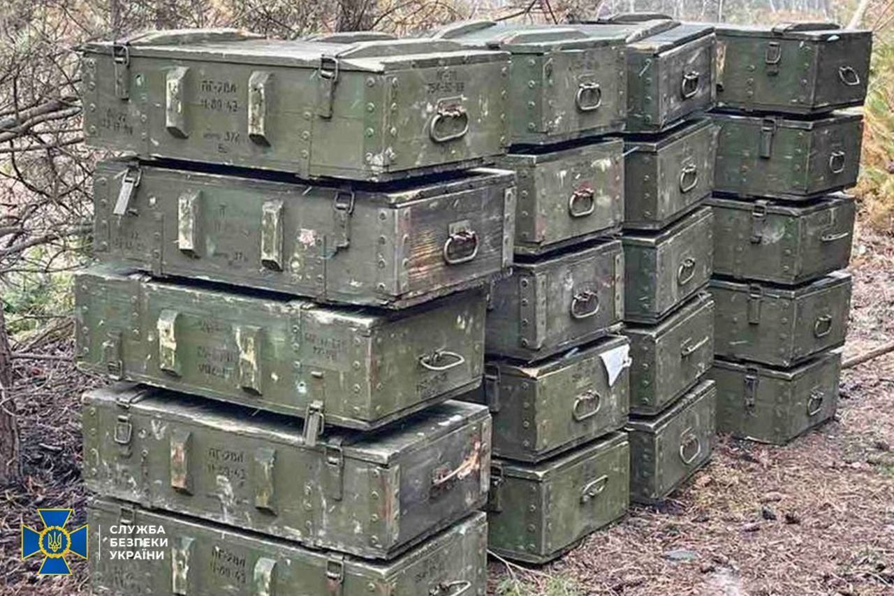 СБУ знайшла заховані арсенали окупантів у Чернігівській області_8