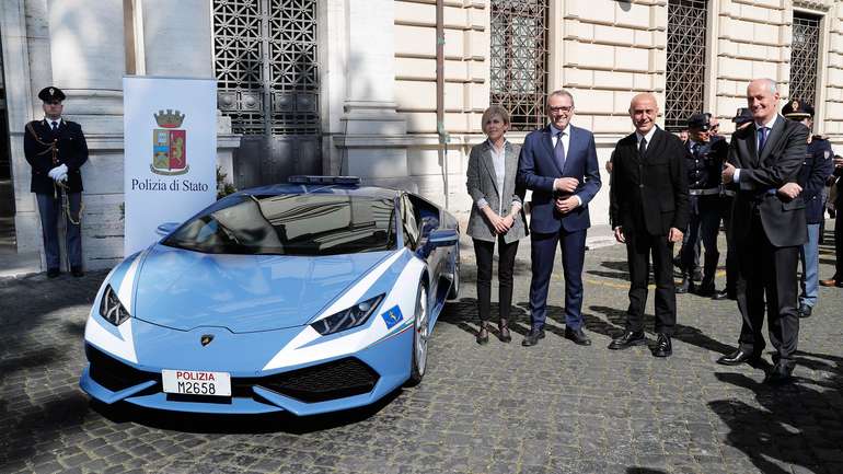 Італійські поліцейські на Lamborghini доставили нирки двом пацієнтам