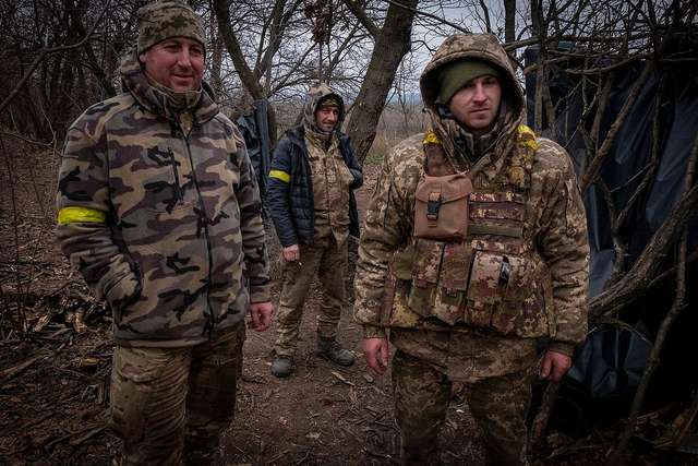 Єгері 68 бригади показали фронтовий побут під зливою ворожих снарядів_1