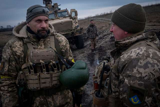 Єгері 68 бригади показали фронтовий побут під зливою ворожих снарядів_3