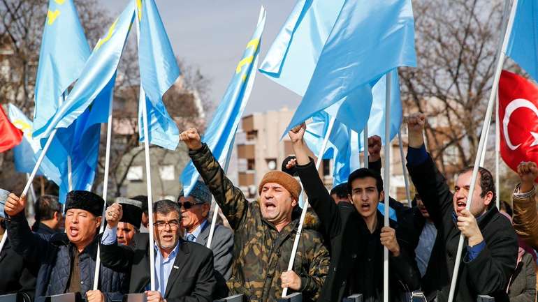 Близько тисячі кримських татар виїхали до Туреччини