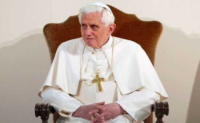 Помер Папа Бенедикт XVI_2
