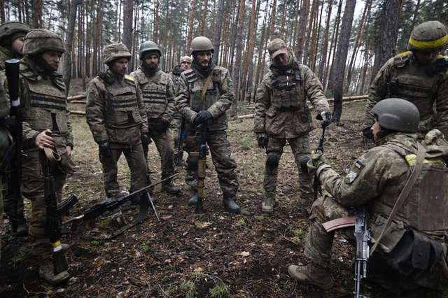 Січеславська десантура 25 бригади вітає українців із Новим роком_7