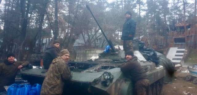 Січеславська десантура 25 бригади вітає українців із Новим роком_9