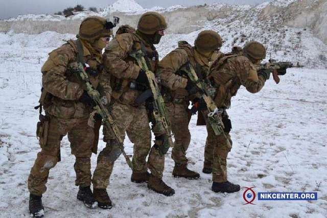 Микола Новіков із побратимами на військових навчаннях