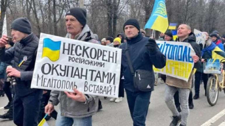 рашисти маскуються під цивільних в окупованому Мелітополі та шукають партизан