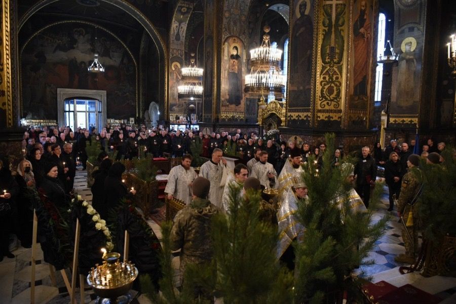 Вчора в останню путь провели колишнього голову СБУ Володимира Радченка_3