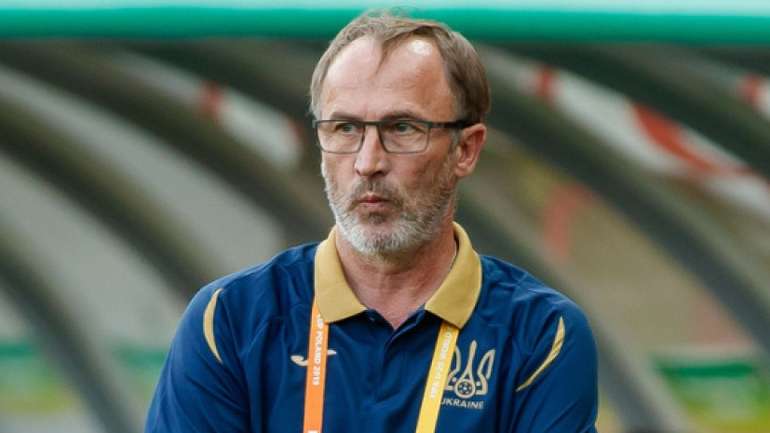 Збірна України з футболу залишилася без тренера