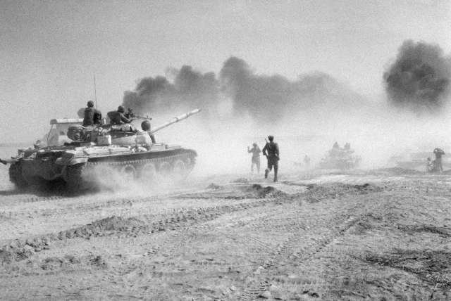 Іракські війська в іракському місті Басра в 1980 році під час конфлікту з Іраном