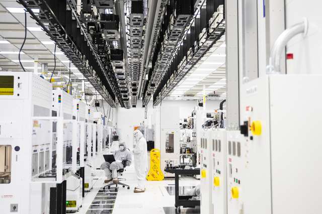 Виробництво напівпровідників на підприємстві GlobalFoundries на Мальті, Нью-Йорк.