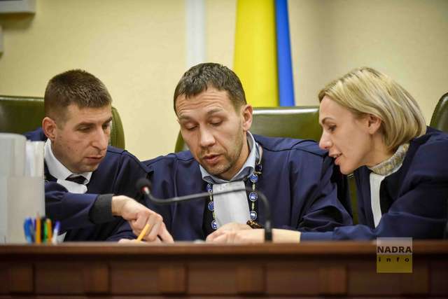 Справу Міністерство юстиції проти Михайла Шелкова розглядають судді ВАКС Хамзін Тимур (головуючий суддя, на фото в центрі), Мойсак Сергій, Михайленко Віра (судді-учасники колегії)