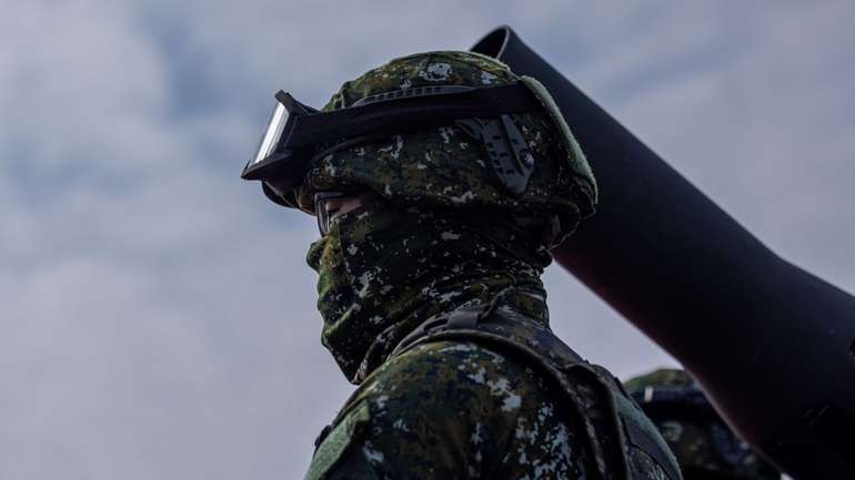 Тайвань дозволить жінкам проходити військову підготовку