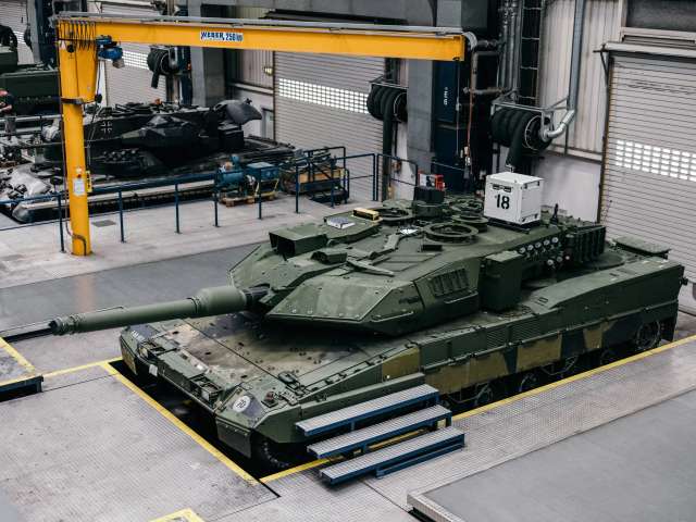 Бойовий танк Leopard 2 на заводі в Мюнхені