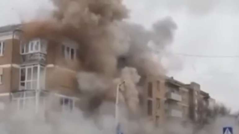 Удар окупантів по житловій багатоповерхівці в Бахмуті зафіксувала камера Al Jazeera