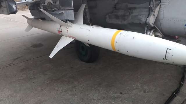 Протирадіолокаційна ракета AGM-88 HARM на українському винищувачі МиГ-29.