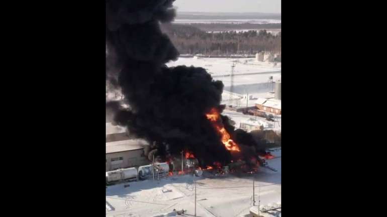 На росії спалахнула пожежа на нафтобазі