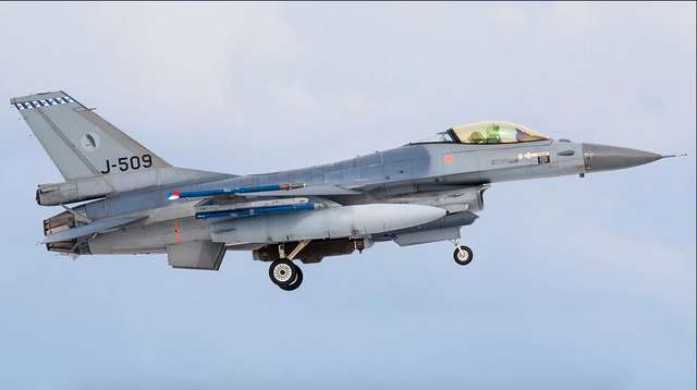 Винищувач F-16AM Fighting Falcon королівських ПС Нідерландів на авіабазі Леуварден, квітень 2022. 