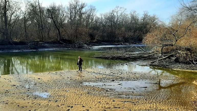 Каховське водосховище критично обміліло, риби майже не лишилося