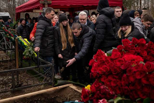 Похорон чоловіка, який був убитий під час удару по житловому комплексу в Дніпрі