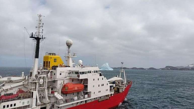 Український криголам «Ноосфера» досяг берегів Антарктиди