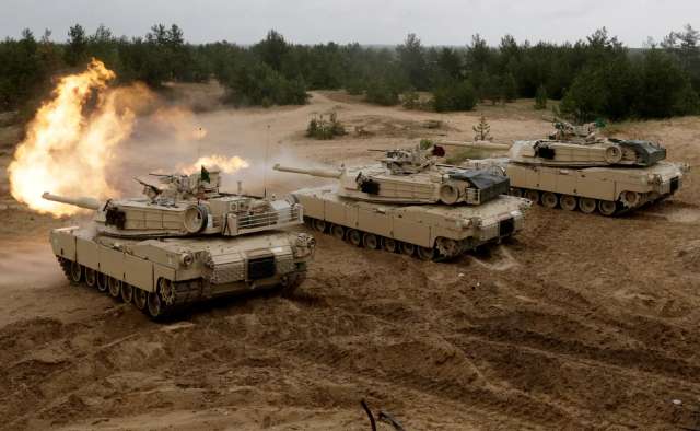 Американські танки M1 Abrams під час військових навчань НАТО в Адажі, Латвія, 2016 рік.