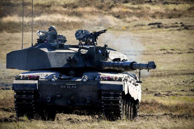 Британія очікує, що її танки Challenger 2 прибудуть в Україну протягом кількох тижнів.Кредит...