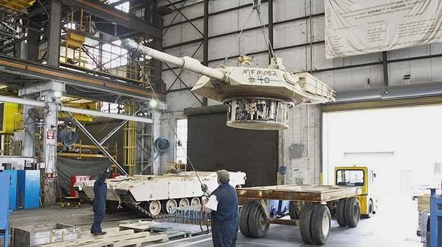 Технічне обслуговування M1 Abrams із демонтажем башти