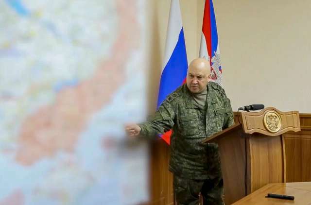 Генерал сергій суровікін зазнав приголомшливої ​​військової поразки в листопаді, коли російські війська відступили з українського міста Херсон