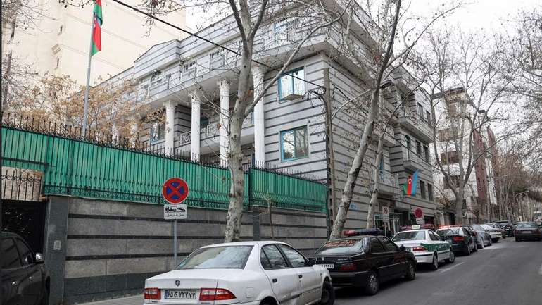 Азербайджан евакуює співробітників посольства в Ірані